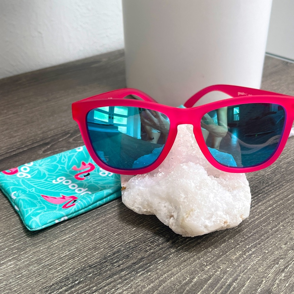 Goodr sunglasses - flamingos on a booze cruise